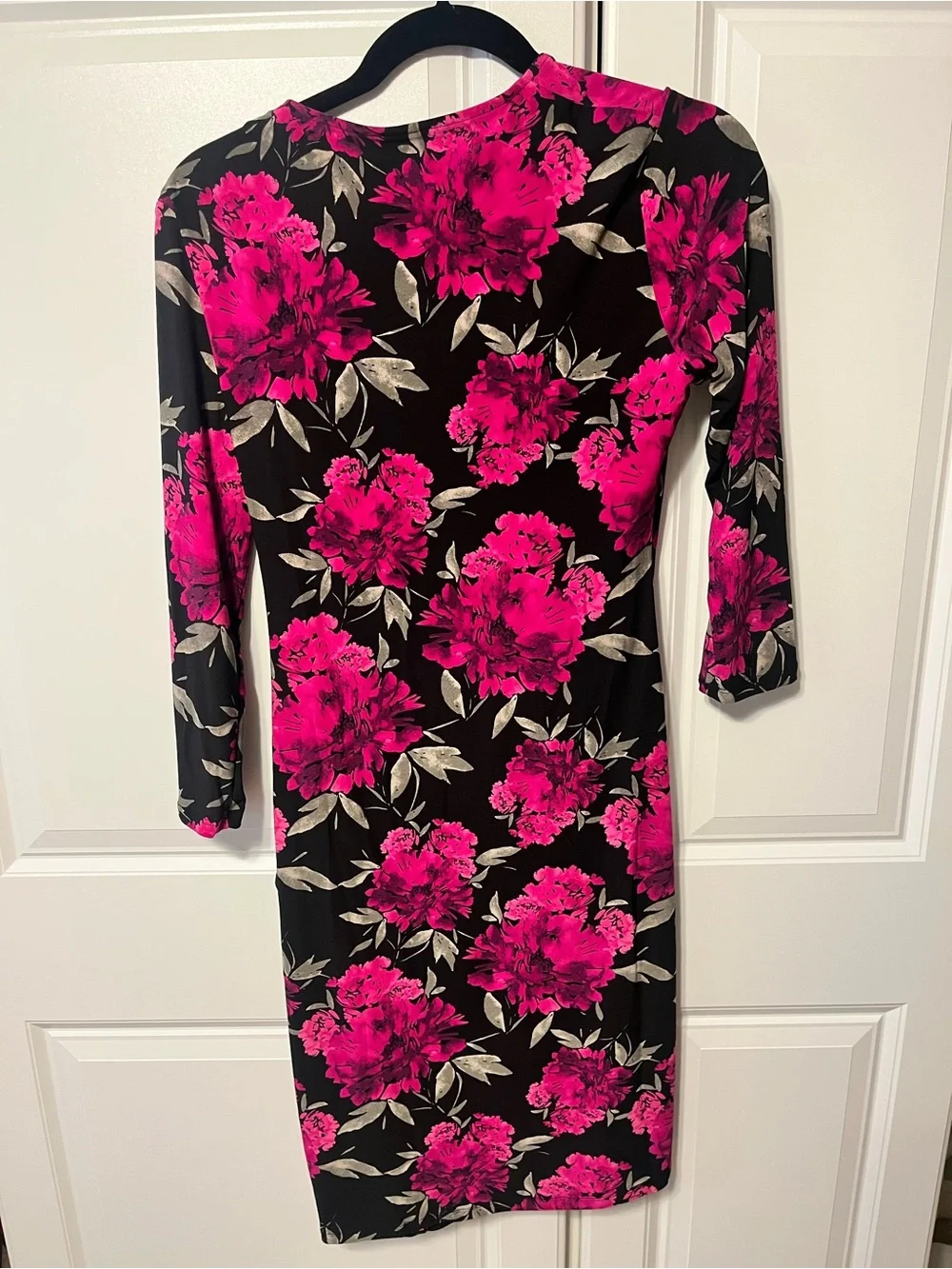Anne Klein Black & Fuchsia Floral Print. Three quarter length sleeves. Size 4. - Picture 2 of 8
